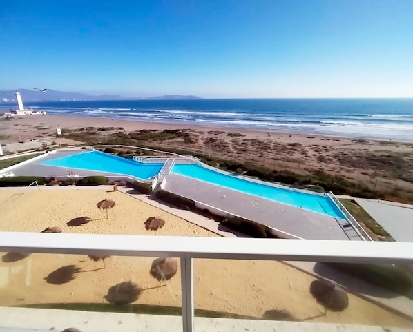 Balcony / Terrace,Beach,Garden view,Lake view,Sea view,Bird's eye view