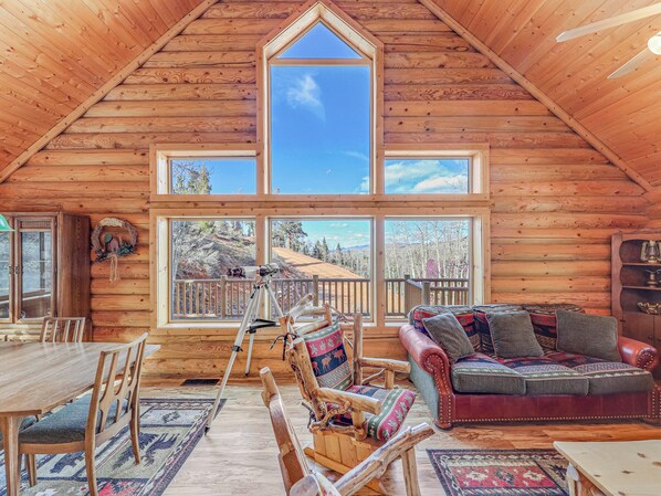 Pine Loft Cabin Great Room