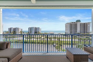 Oceanwalk 18-503 balcony