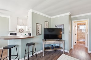 Indoors, Screen, Furniture, Living Room, Floor