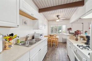 Indoors, Kitchen, Appliance, Microwave, Oven