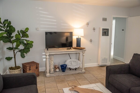 Furniture, Indoors, Living Room, Table, Screen