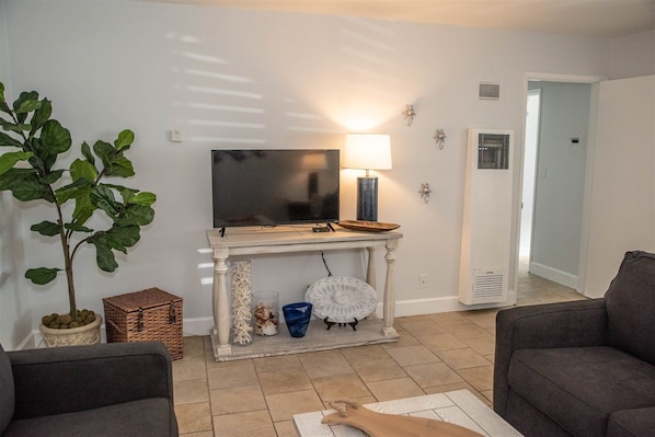 Furniture, Indoors, Living Room, Table, Screen