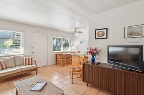 Furniture, Indoors, Living Room, Screen, TV