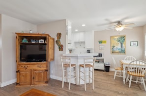 Indoors, Hardwood, Screen, Floor, Flooring