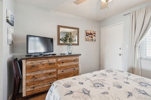Indoors, Screen, TV, Bed, Furniture