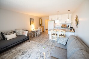 Home Decor, Furniture, Indoors, Living Room, Room