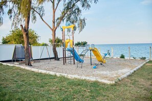 Children’s play area – outdoor