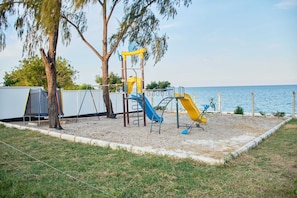 Children’s play area – outdoor