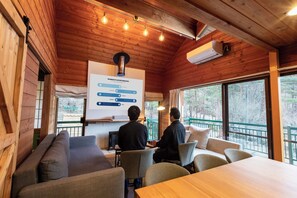 The wall is compatible with projectors, so you can enjoy movies and videos on a large screen by logging in with your YouTube or Netflix ID.
