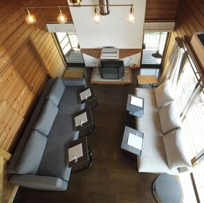 A training table is provided in the Japanese-style storage area. It can also be used for corporate training and training camps (free rental).