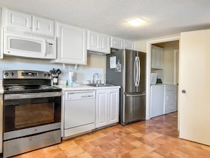 1600-port-villa-dr-IMG-0588