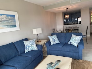 Living Room - 1828 (2)