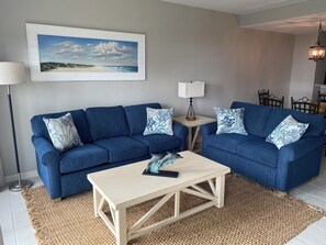 Living Room - 1828 (1)