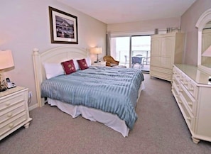 5-Master Bedroom (640x467)