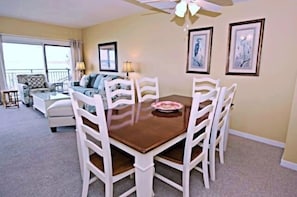3 - Dining Area (640x424)