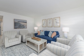 02- Living Room