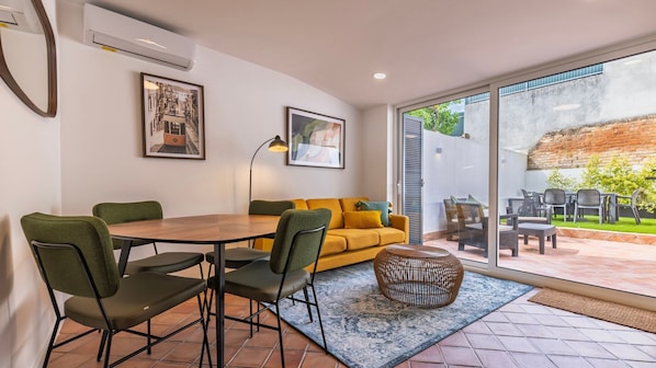 Bright living area with a comfortable sofa and dining table. Large glass doors open to the private outdoor terrace.
#livingroomvibes #stylishstay #modern #design #portugal #pt #lisbon