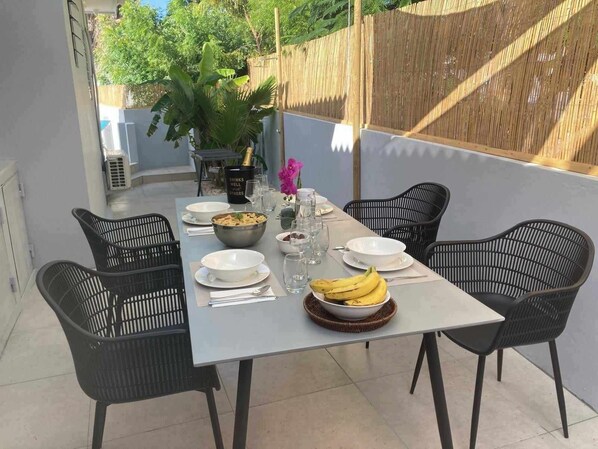 Outdoor dining