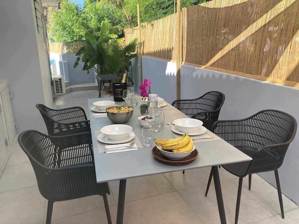 Outdoor dining
