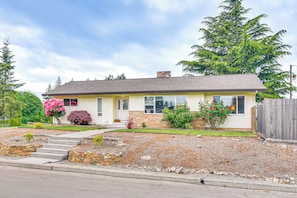 Exterior | Single-Story Home | Free Street Parking (Up to 3 Vehicles)