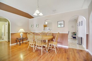 Dining Area | Dishware/Flatware