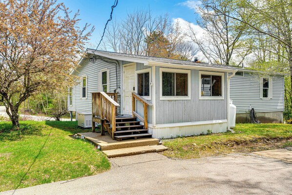 Albany Vacation Rental | 2BR | 2BA | 1,374 Sq Ft | 8 Steps to Enter