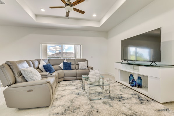 Lehigh Acres Vacation Rental | 3BR | 2BA | 1,600 Sq Ft | 1 Step to Enter