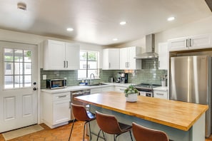 Kitchen | Central A/C & Heat | Drip Coffee Maker | Toaster