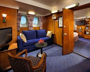 Unit with Queen bed