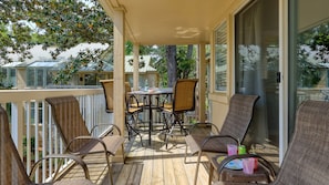 Relax, Recharge & Unwind – Elegant Lagoon Retreat Near the Beach