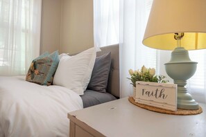 Simply perfect guest retreat with two comfortable and cozy full beds 
