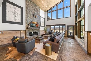The spacious Dazzling Cabin living room with stunning views of Cove Mountain