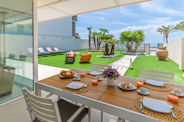 Outdoor dining
