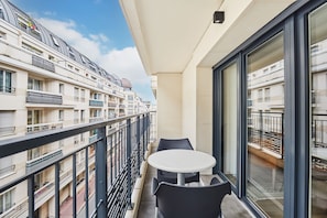 Furnished balcony overlooking Levallois rooftops—enjoy your morning coffee or evening glass of wine outdoors.