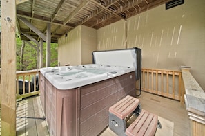 Hot Tub on the Lower Deck
