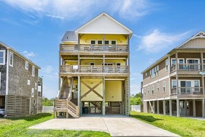 Front Exterior of Beach Dreamin
