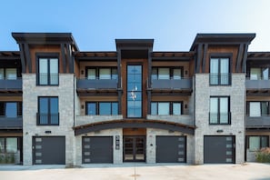 Eagle Lake is a luxury condo development in Whitefish, Montana | Exterior