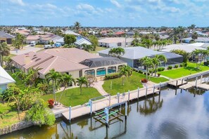 Beautiful 3-Bedroom, 2.5-Bathroom Canal-front home with Private Pool in Punta Gorda Isles