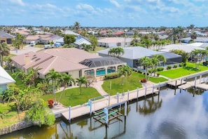 Beautiful 3-Bedroom, 2.5-Bathroom Canal-front home with Private Pool in Punta Gorda Isles