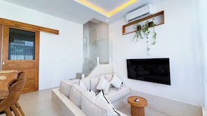 Enclosed sunken lounge with sofa, smart TV & AC – Villa Balinay