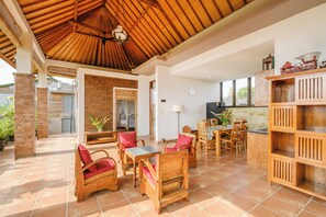 Semi-Open air-conditioned living room with Smart TV and sofas – Villa Kamboja