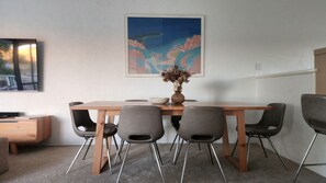 6 seater dining table. Pull up an extra chair or 2, or high chair as needed.