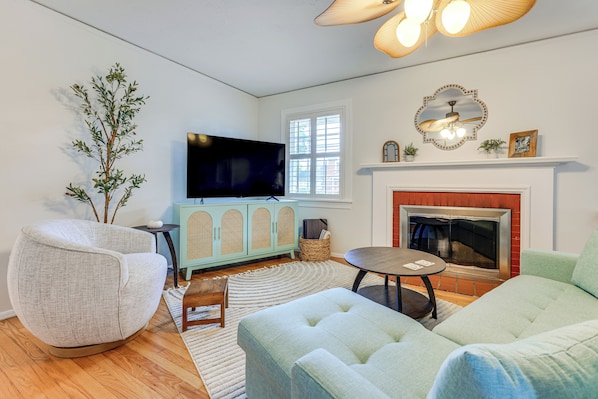 Jacksonville Vacation Rental | 2BR | 1.5BA | Steps to Enter | 1,200 Sq Ft