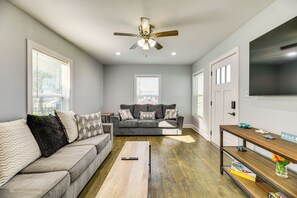 Living Room | Free WiFi | Queen Sleeper Sofa
