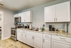 Kitchen | Cooking Basics | Single-Story Home