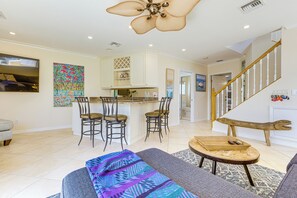 Family Room | 1st Floor | Queen Sleeper Sofa | Smart TV