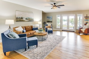 Living Room | Main Floor | Central A/C & Heating | Smart TV