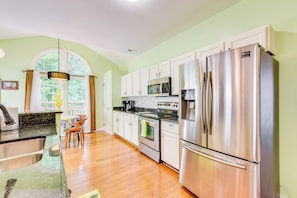 Kitchen | 1st Floor | Single-Serve & Drip Coffee Makers | Dishwasher