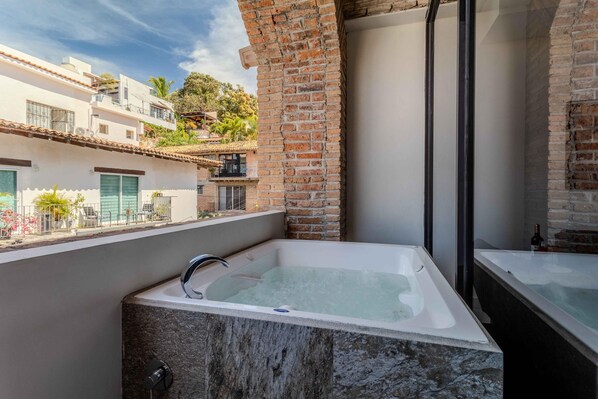 Condo - Image 2
